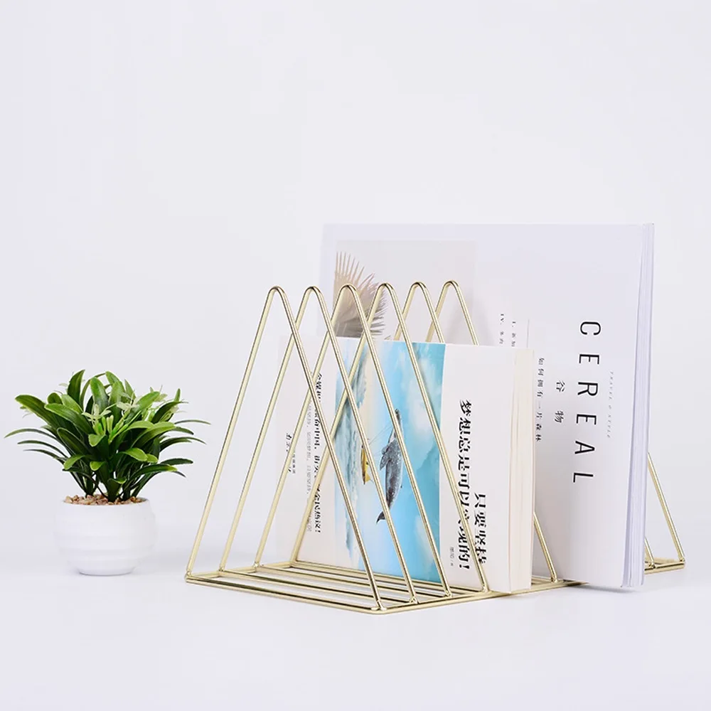 Ins الاسكندنافية سلة التخزين الفاخرة رف هندسة المعادن الصحف والمجلات التخزين رف الذهب ديكور المنزل الرف