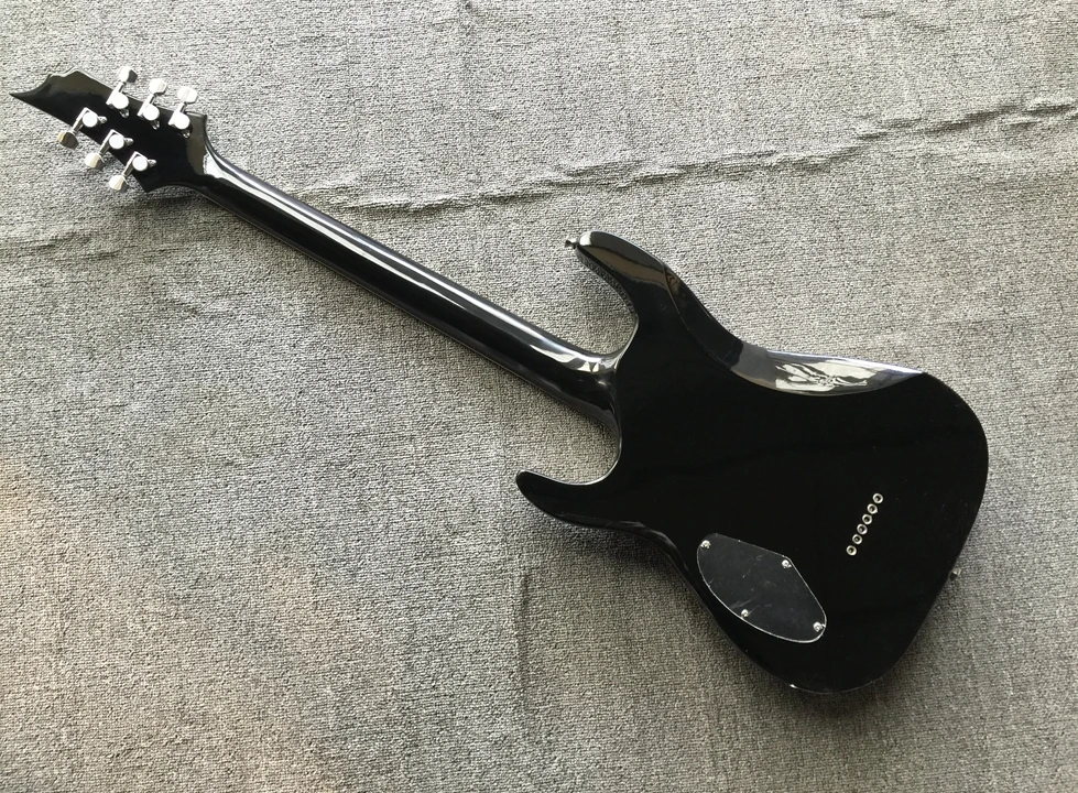 Заводские настройки черная электрическая гитара