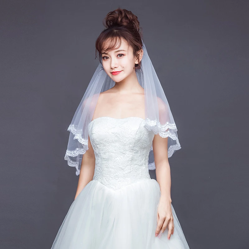 

2018 New Arrival Wedding Accessories Short Wedding Veils White Ivory Two Layers Bridal Veil Appliqued Lace Edge With Comb