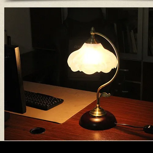 Европейский Винтажный стол для кабинета с деревянным основанием, стеклянный абажур для гостиной, настольная лампа для чтения, светильники