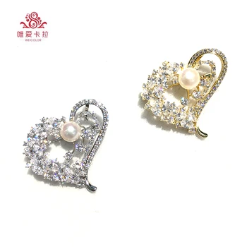 

WEICOLOR Shiny Heart Shaped Crystal Brooch With White Natural Freshwater Pearl
