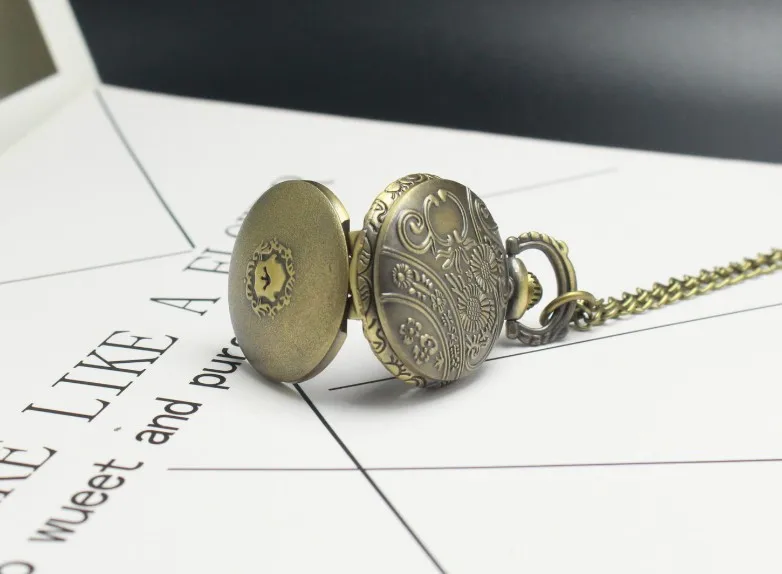

Vintage bronze antique shield pendant clock Necklace pocket watches children Gift watch