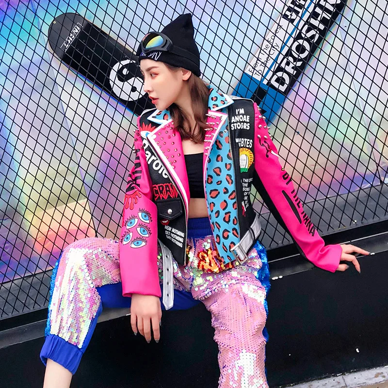 TREND-Setter 2018 Autumn Fashion Punk Style Pink Leather Jacket Women Slim Rivet Motorcycle Jacket Graffiti Pattern