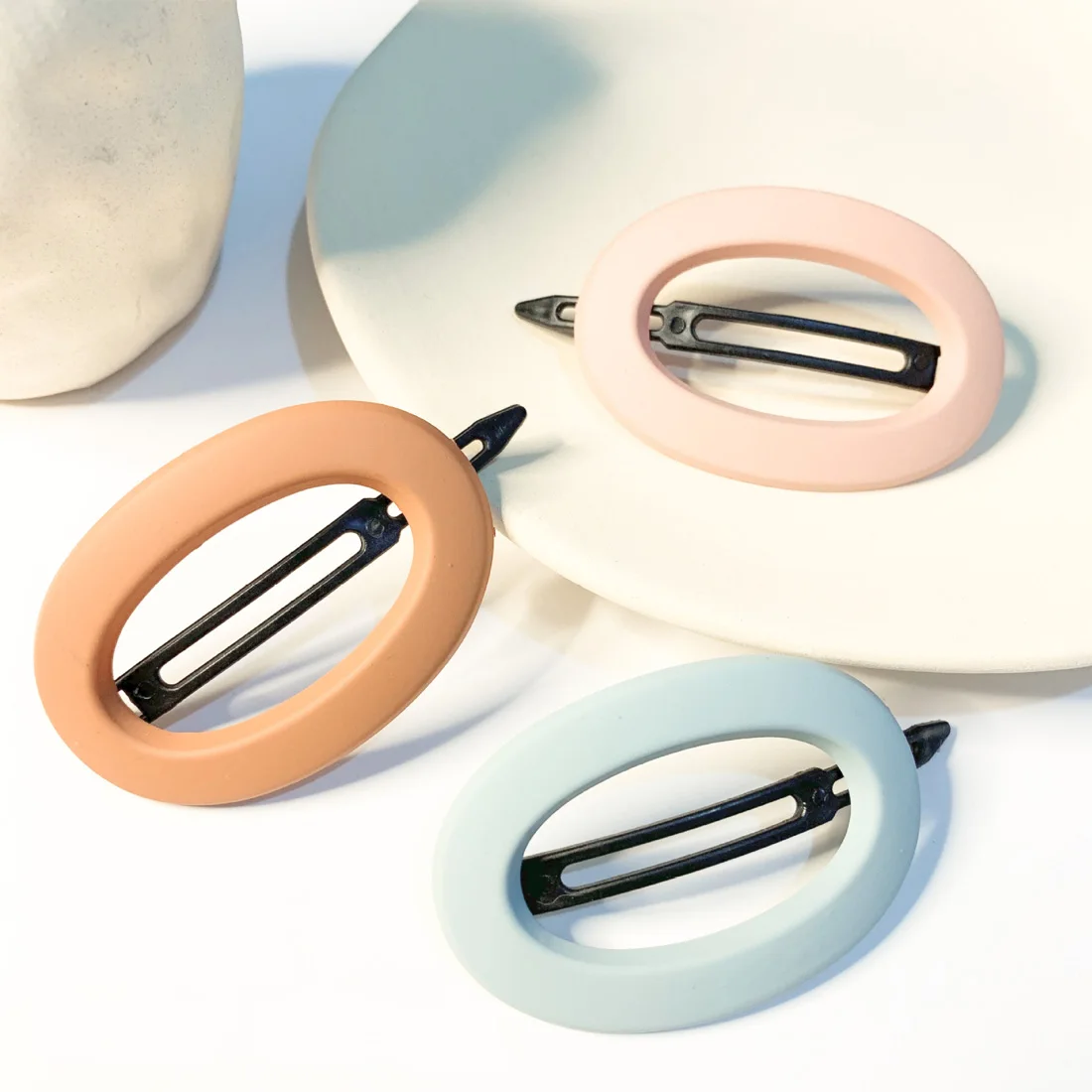 

1PC Women Fashion Solid Color Acrylic Scrub Resin Hair Clips Geometric Hollow Oval Wave Shape Hairpins Hair Styling Accessories