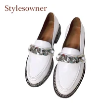 Стильные женские тонкие туфли с металлической цепочкой; сезон весна; удобная женская обувь для отдыха из натуральной кожи с круглым носком на низком каблуке