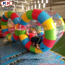 Низкая цена забавные надувные водный двигающийся крутящийся с красочными 0,6 мм ПВХ материал