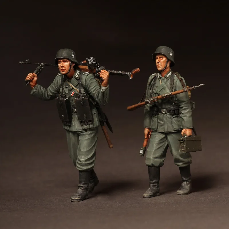 1/35 Resin Figures  Model Kits WW2 German infantrymans on march Unassembled unpainted