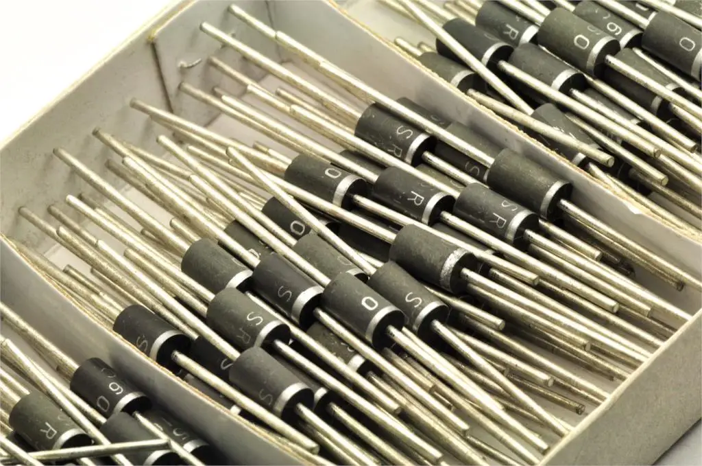 Free shipping SR560 SB560 5A/60V Schottky diode bridge rectifier diode 20PC/LOT free shipping 5pcs lot 40cpq100 schottky diode new original
