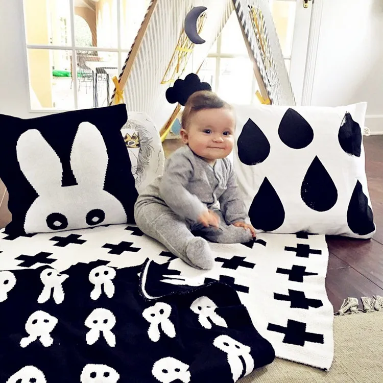 cheap Baby Blanket Black White Cute Rabbit Swan Cross Knitted Plaid For Bed Sofa Cobertores Mantas BedSpread Bath Towels Play Mat Gift