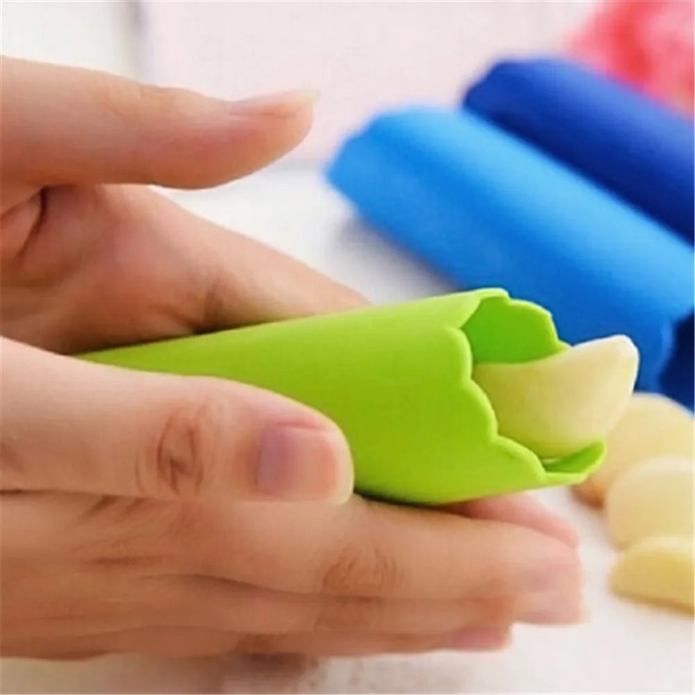 1pcs Curve Fruit Vegetable Tools Kitchen Gadgets Stainless Steel Garlic Presses Manual Garlic Mincer Chopping Garlic Tools - Цвет: Green