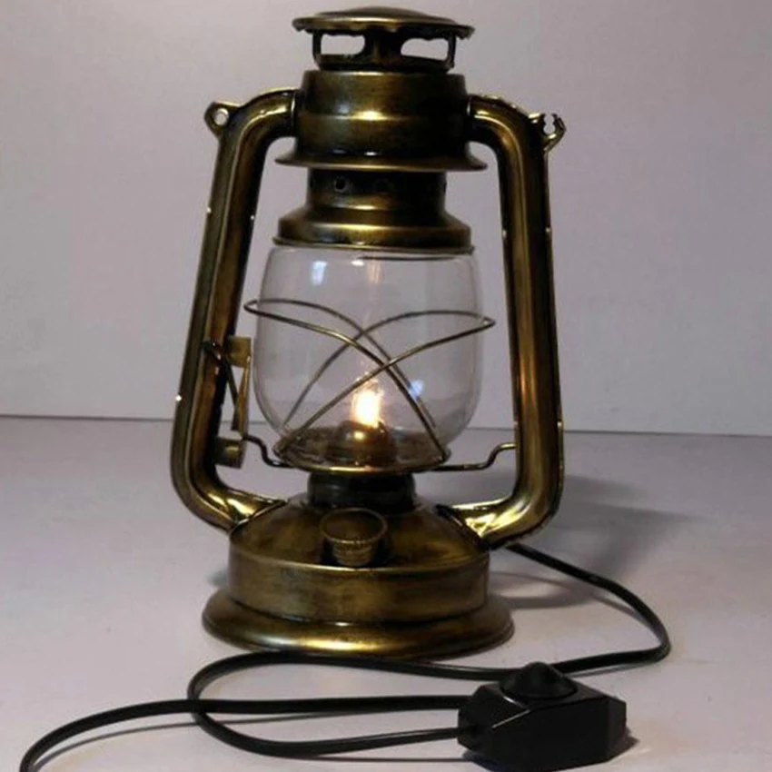 

Nostalgic kerosene lantern table lamp,antique copper color Table light retro Desk lamp for Bar Cafe bedroom Deco