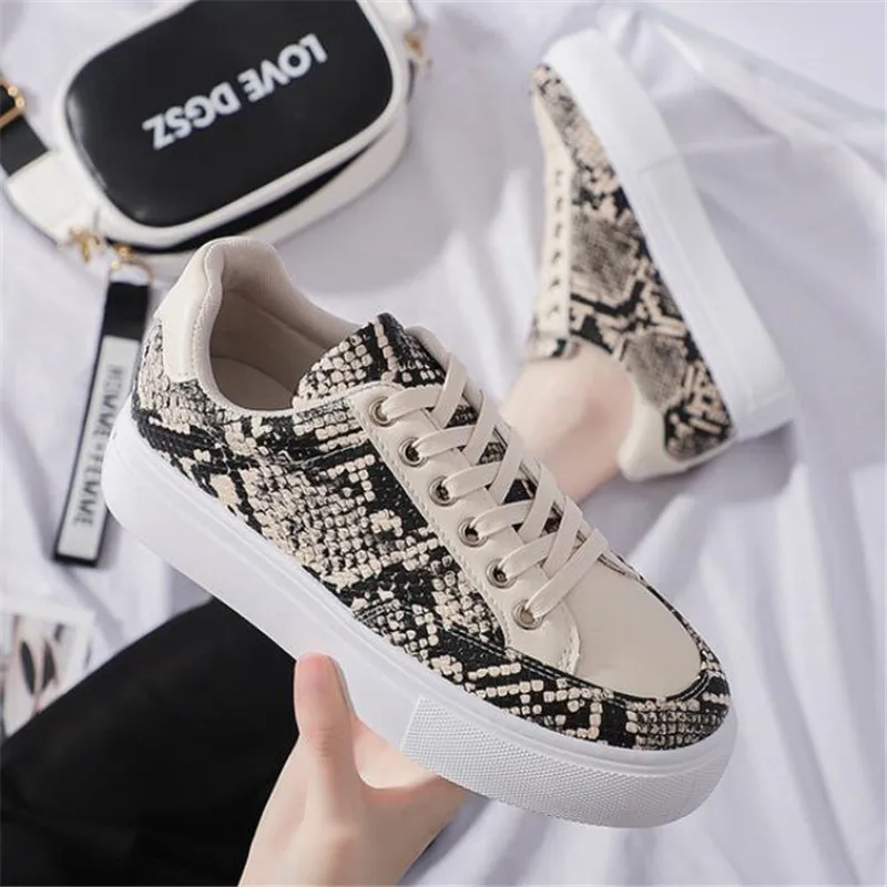 

DIWEINI 2019 New Women Flats Snake Lace up Comfort Shoes Woman Vulcanized Shoes Female Sneakers Fashion Casual Platform Shoes