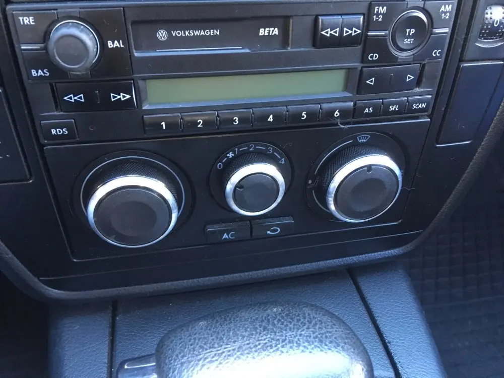 UTB8QRhmgD_IXKJkSalUq6yBzVXaW