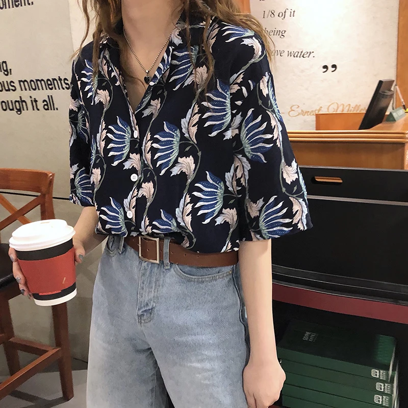 

2019 Women's Summer Korean Print Short Sleeve Shirt New French Student Retro Shirt tops Loose Fashion Sweet office lady