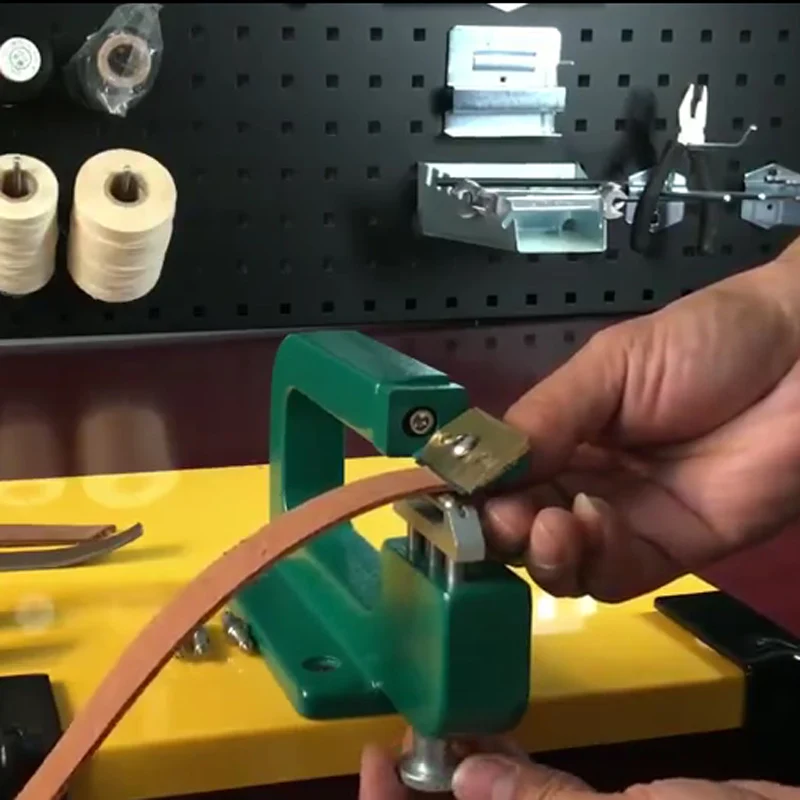 

Leathercraft Tools Aluminum Leather Splitter Tool Manual Leather Paring Device Leather Skiver Peeler with Blades Max 30mm