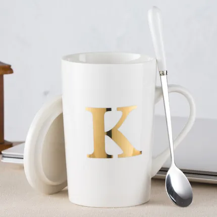 Креативная 26 Английских Букв кружка с крышкой Ложка офисная чашка для воды костяного фарфора Пара кофейная чашка молоко чайная чашка кружка фарфоровая - Color: K
