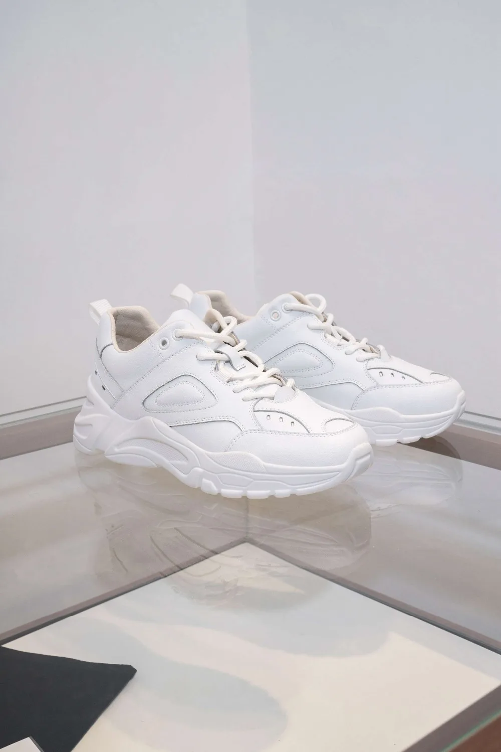 Najtaniej 2020 high fashion biały sneaker prawdziwej skóry zasznurować obuwie med dolna platforma zwięzłe oddychające buty wulkanizowane L23