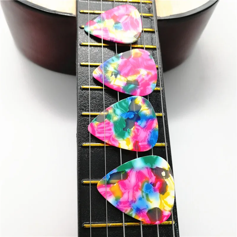 По всему миру лучшие продажи 1,0 мм мозаичный галстук краситель целлулоидные медиаторы для гитары Plectrum для гитары