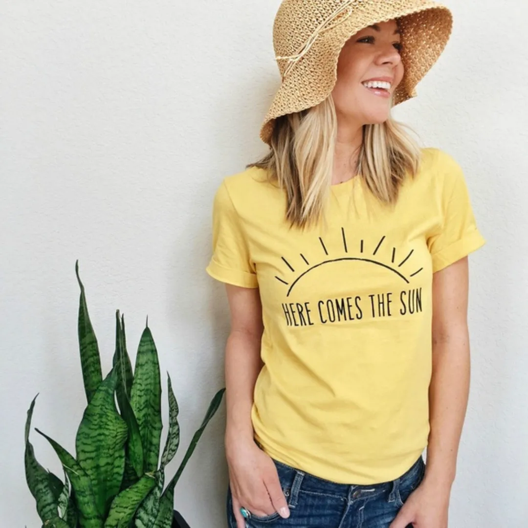 

Here Come The Sun Women Graphic T shirts Summer Short Sleeved Cotton Tees Harajuku Girl Sweet Clothing Harajuku Hippie t shirt