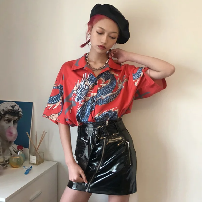 2018 الصيف النساء قمم Harajuku بلوزة النساء التنين طباعة كم قصير بلوزات قمصان الإناث الشارع kz022 2018 الصيف النساء قمم Harajuku بلوزة النساء التنين طباعة كم قصير بلوزات قمصان الإناث الشارع kz022