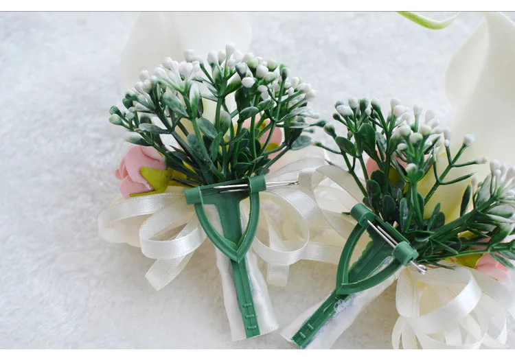 white wedding wrist corsage boutonnieres roses  (2)