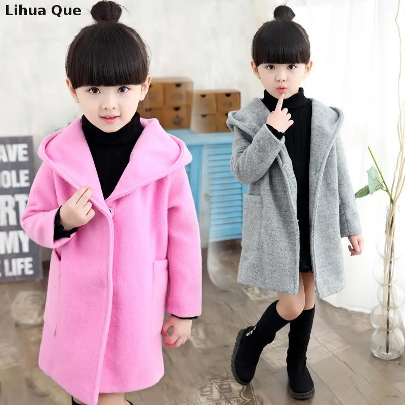 девочка в красном пальто. стильное пальто для девочки. детская одежда пальто. детское пальто. осеннее пальто для девочки.