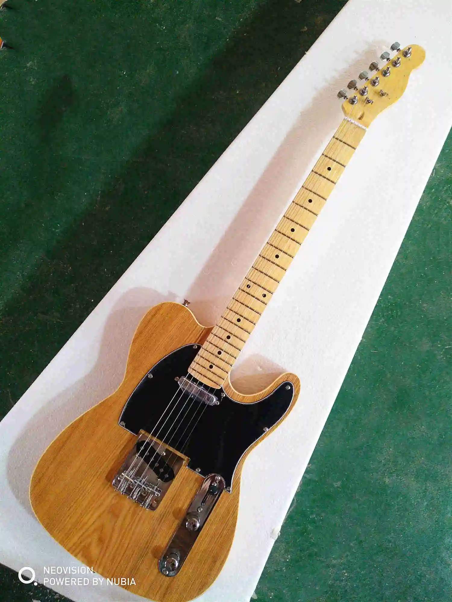 

Classic custom Taylor 6 string log electric guitar