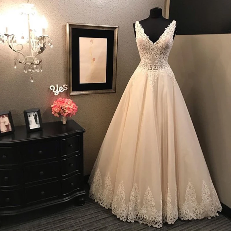 

Elegant A-line Wedding Dresses V-neck Champagne Backless Bridal Dress Vintage Appliques Robe De Mariee Custom Wedding Gowns