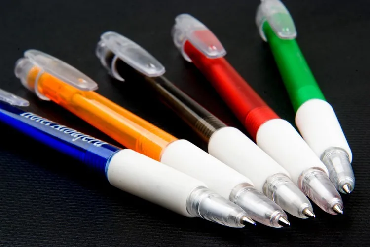 Promocional com a Impressão do Logotipo Preço Barato Novo Estilo Colorido Clique Canetas Esferográficas Publicidade Brinde Personalizado 4 Canetas esferográficas