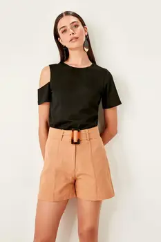 

Trendyol Cinnamon Belt Detail Shorts TWOSS19IE0062