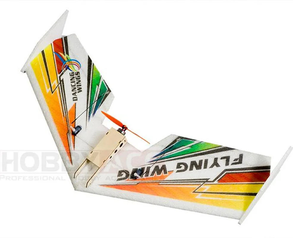 Kit Avion RC DW HOBBY Mini Rainbow EPP 600mm posé sur l'herbe, avec son hélice et son train d'atterrissage visibles.