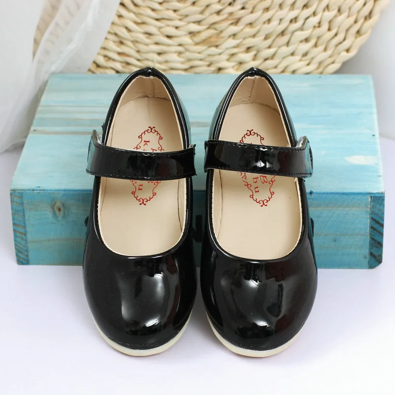 Туфли капика. Детские лаковые туфли. Лаковые туфли для девочек в школу. Туфли детские. Лаковые туфли девочки.