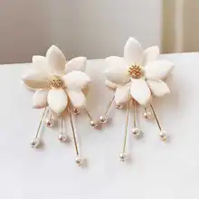 Новое поступление, модные серьги-гвоздики с двумя лепестками и жемчугом, милые женские серьги с цветочной кисточкой, ювелирные изделия для девушек, подарок