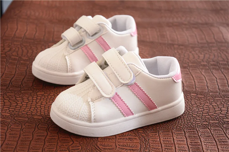 Модная спортивная обувь для маленьких мальчиков и девочек от 1 до 5 лет; светильник; обувь с мягкой подошвой для новорожденных; высококачественные кроссовки для младенцев