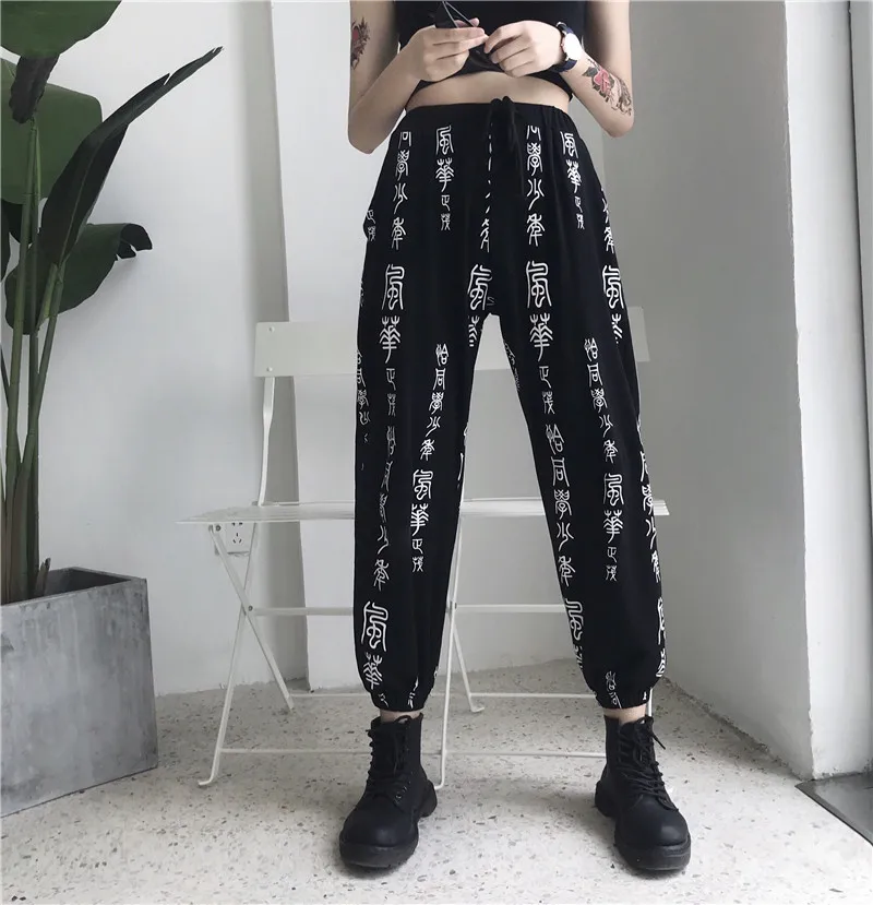 

High Street Mickey Mouse Women Harajuku Pants Women Elastic Waist Fashion Chinese Characters Printed Loose Calf-Length Pant