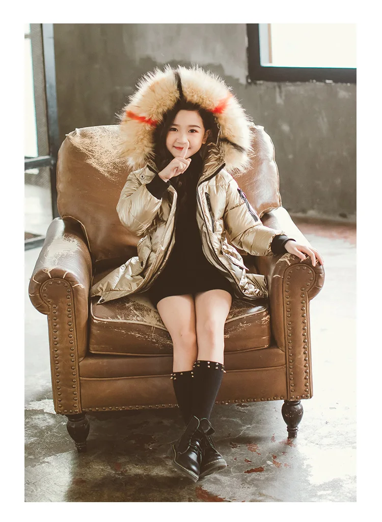 Куртки для девочек с перламутровым слоем; коллекция года; детская зимняя одежда; пальто для девочек; теплые длинные пуховые пальто с меховым воротником и капюшоном для детей; верхняя одежда