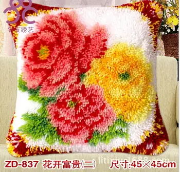 

DIY Carpet embroidered snap hook cushion / heels / wool / crochet hook embroidery cross stitch / pillow flowers plants animal