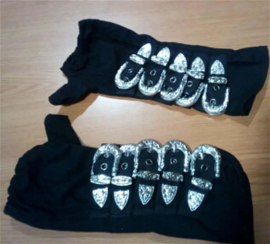 Retro MJ Michael Jackson Bad bandage Black Metal Black Buckle Alloy Fashion Punk Club Gloves For Fans Costumes Item Type: Gloves & Mittens