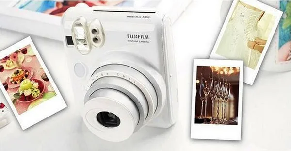 Фотокамера моментальной печати Fujifilm Instax Mini 50s Piano White+ фотопленка Fuji Instax Mini 100 White