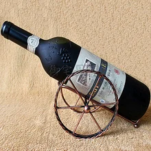 Вино виноградное вино, винный шкаф стойки являются Европейский бронзовый украшения домашнего интерьера одной перевозки