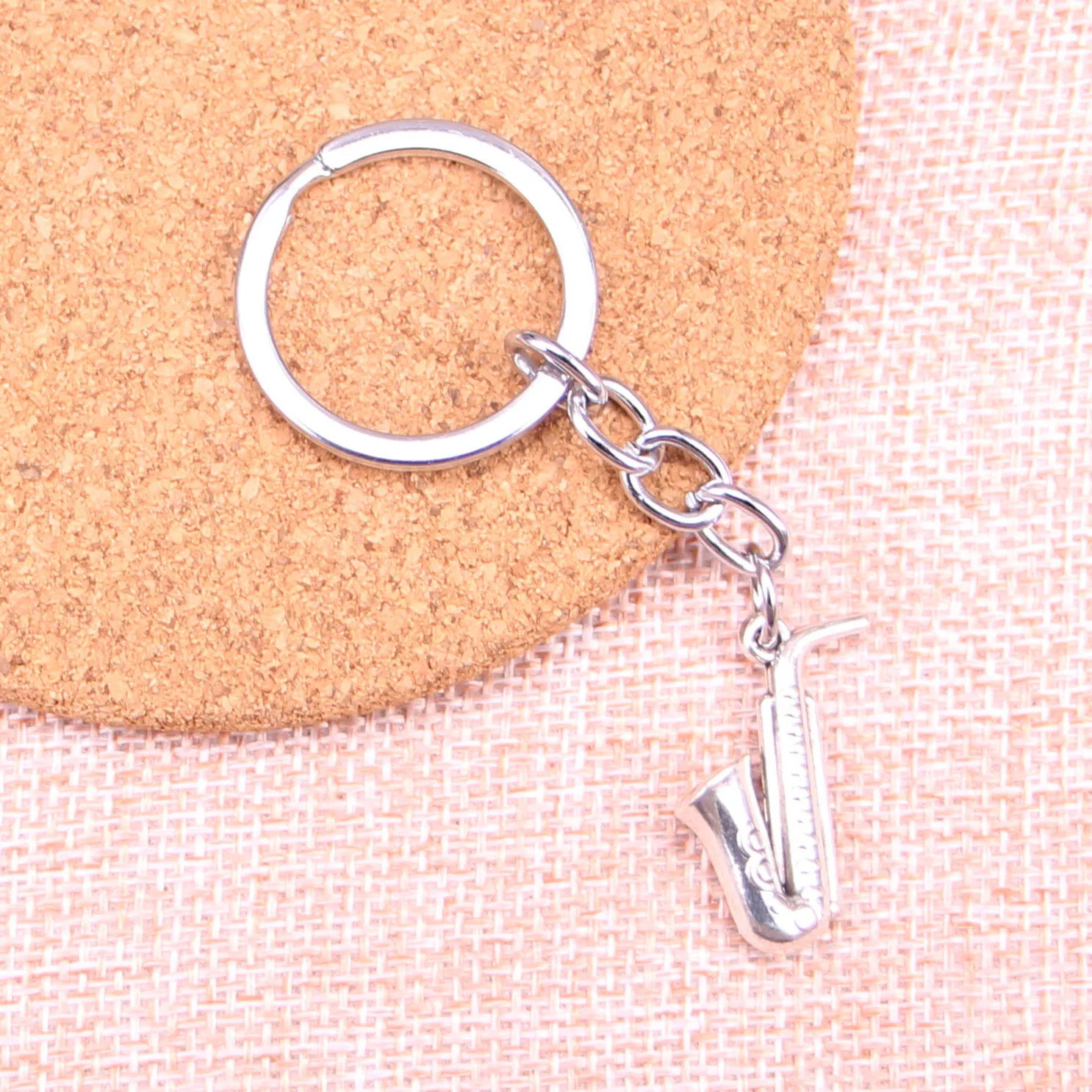 

Car Key Ring Pendant Silver Color Metal Key Chains Accessory Wholesale,Vintage horn saxophone Keychain