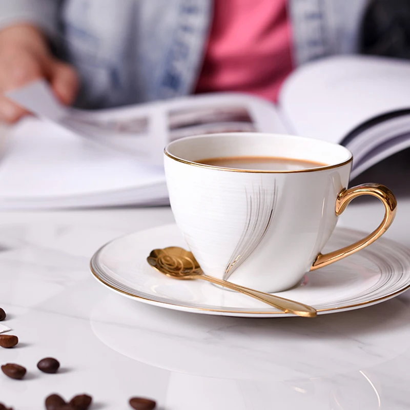 

Nordic Simple High-grade coffee cups and saucers Hand-drawn Golden High Bone china coffee cup Mug tea cup set Tea set Drinkware