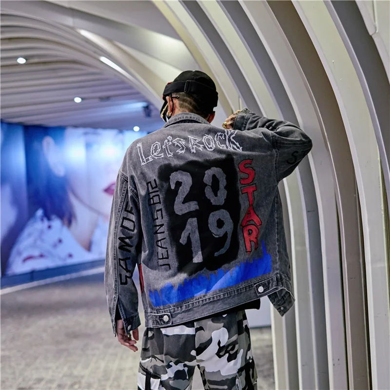 Hip-hop Denim Jacket Men Streetwear Men's Vintage Hole Jackets 2019 Graffiti Print Loose Jeans Jacket Men Spring Autumn
