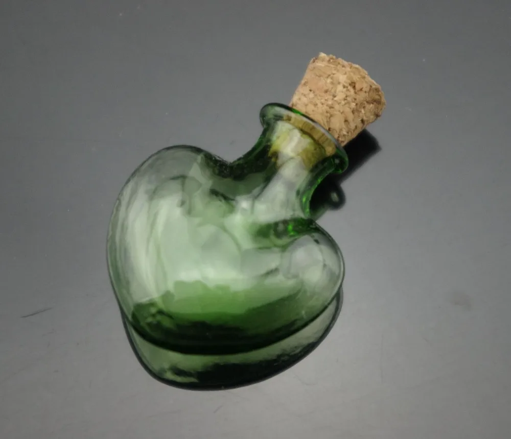 

5pcs Heart Shaped Green Mini Glass Bottle Vial with Cork Stopper and Eyehook