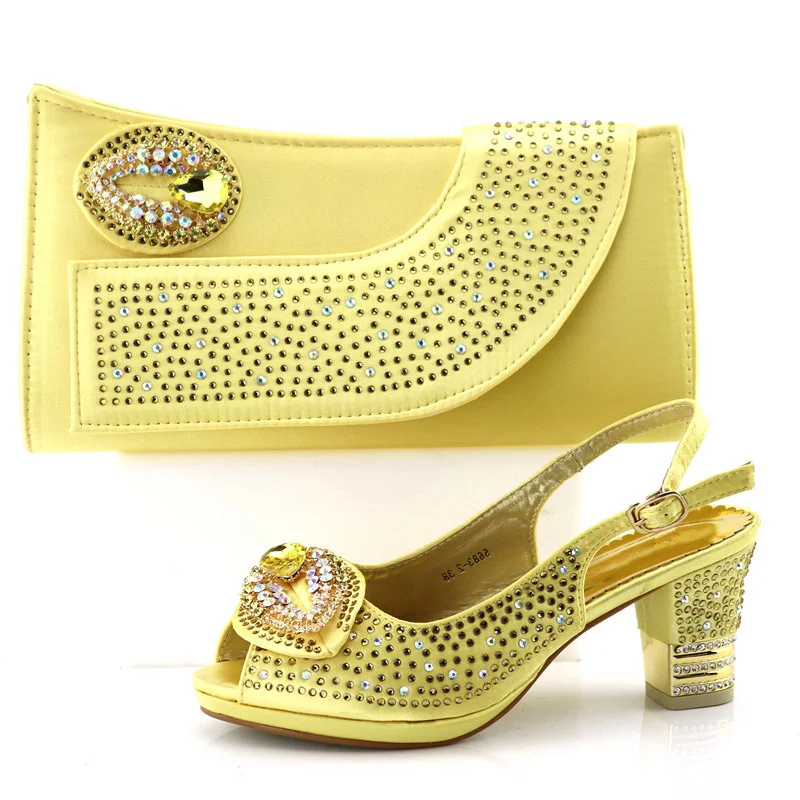 

Elegant sandal and clutches bag with stones hot sexy lips stones shoes and bag in gold with middle heel size 38 to 42 SB8208-3