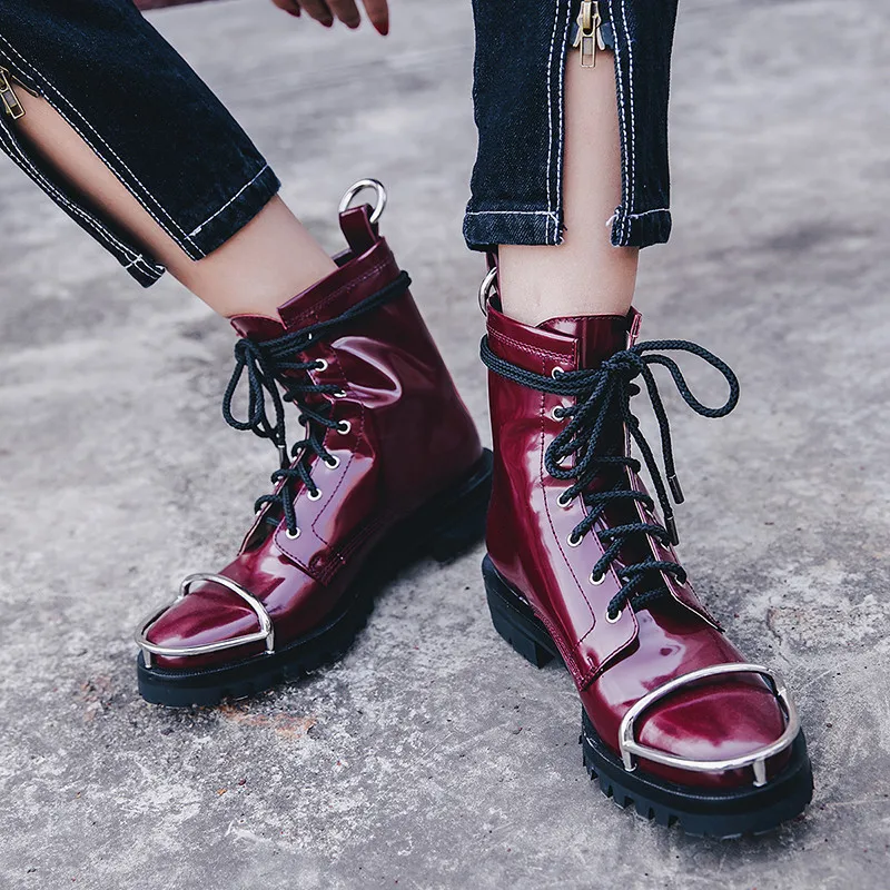 wine red Odetina/; Модные женские ботильоны из натуральной кожи; обувь в стиле панк на шнуровке с круглым носком; женские ботинки на квадратном каблуке с металлическим украшением - Цвет: wine red
