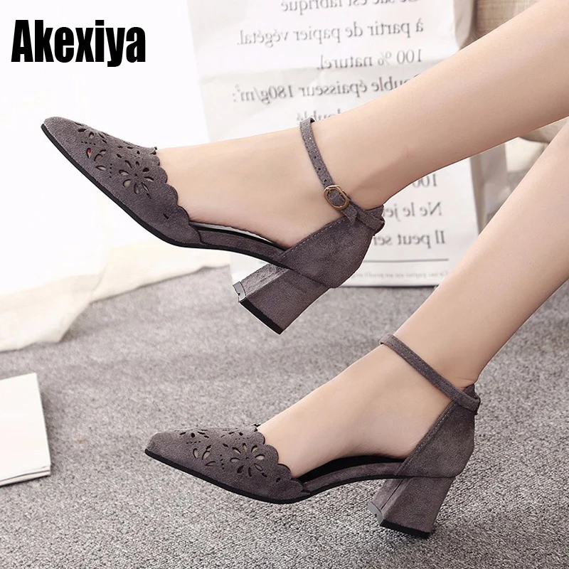 

Low-heeled sandals women's 2019 the new summer new patent leather pointed buckle low heel openwork grey black d1078