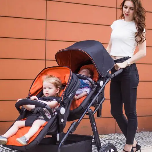 Легкая детская коляска Twins с высоким обзором может сидеть и лежать вперед