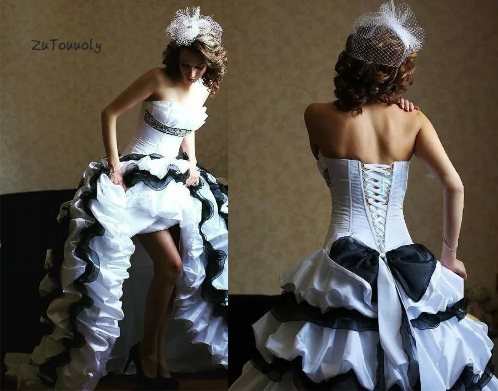 

Vintage Black And White Gothic Wedding Dresses Strapless Tiered Ruffles Lace Up Bridal Gowns vestido de novia Boho Beach boda