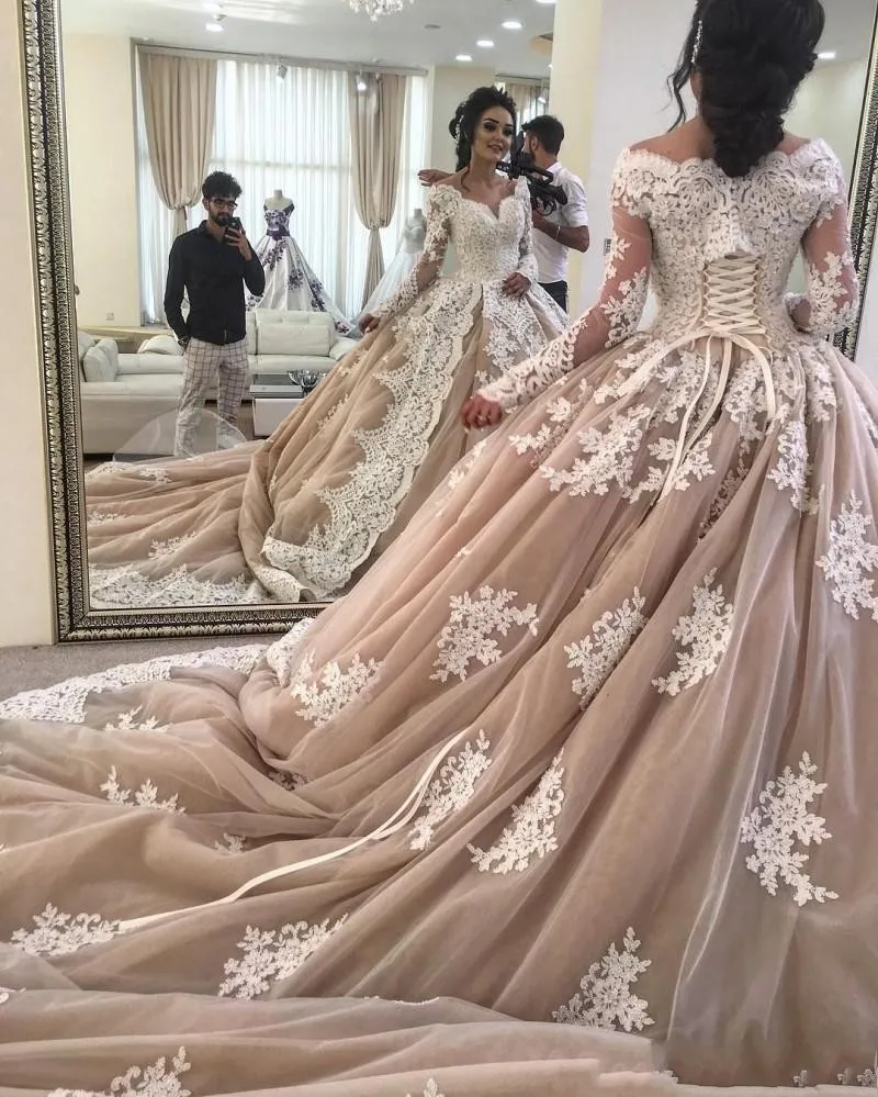 medieval-ball-gown-wedding-dress-appliques_conew1